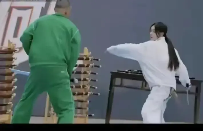 沈夢辰腰椎骨頭斷裂