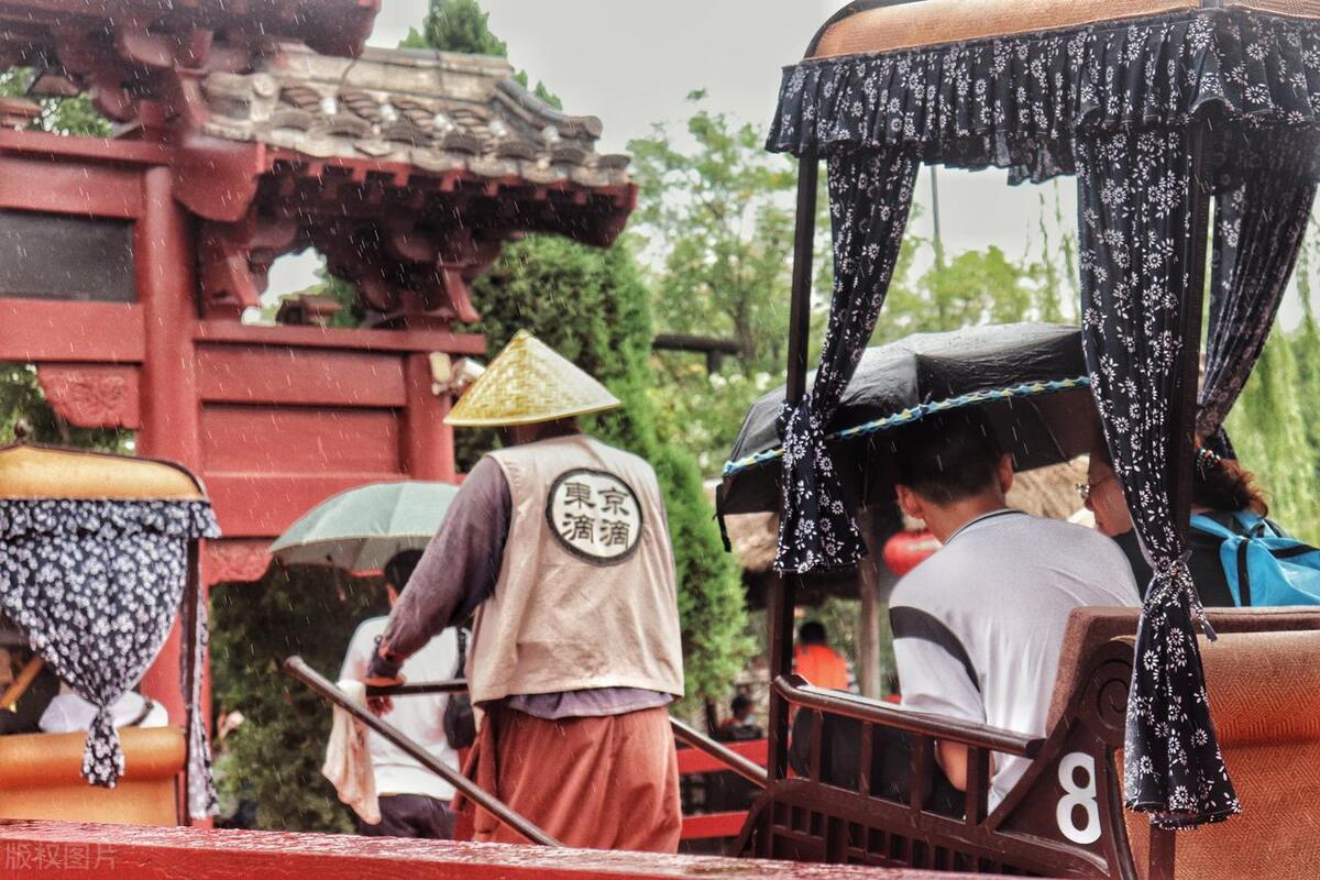 清明上河園小乞丐上班期間吃胖了