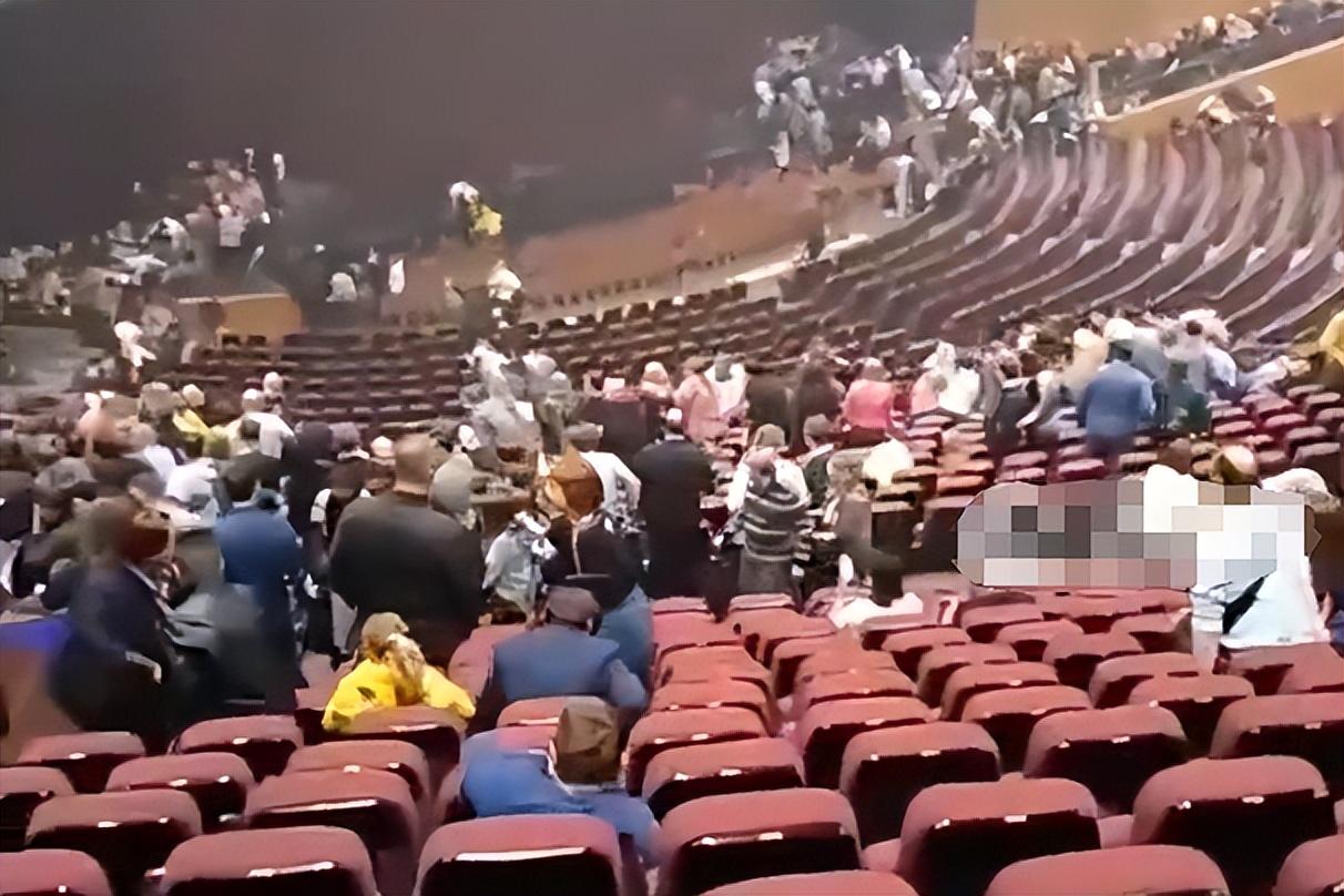 俄小伙跳恐怖分子身上奪槍救數十人