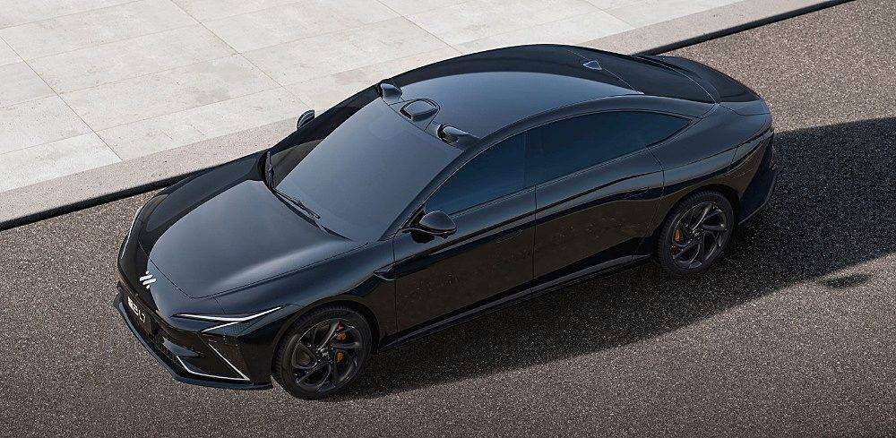 純電中大型轎車二選一 阿維塔12靠華為智己L7靠什么?