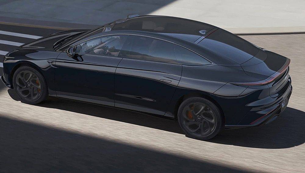 純電中大型轎車二選一 阿維塔12靠華為智己L7靠什么?