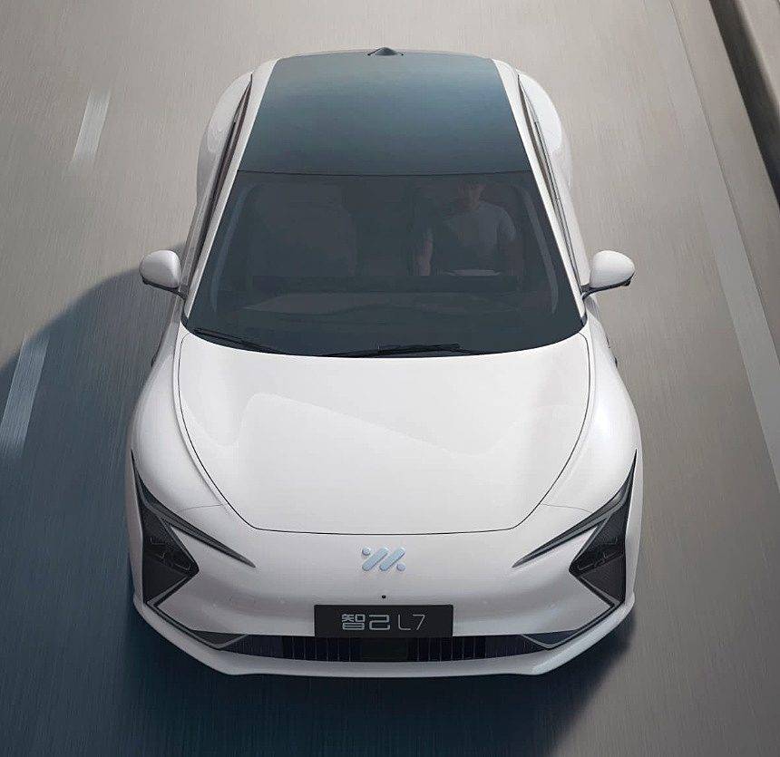 純電中大型轎車二選一 阿維塔12靠華為智己L7靠什么?