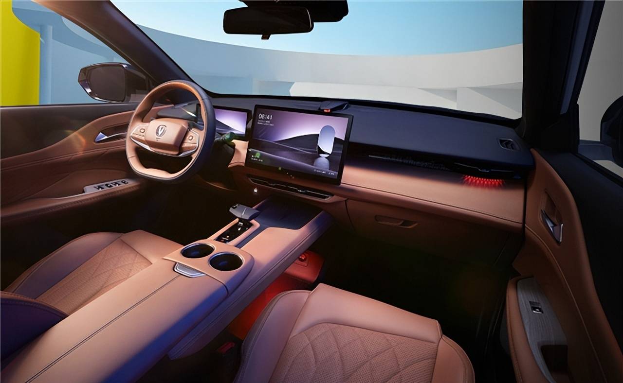 別只盯著宋PLUS,12萬(wàn)的長(zhǎng)安UNI-Z性價(jià)比更高