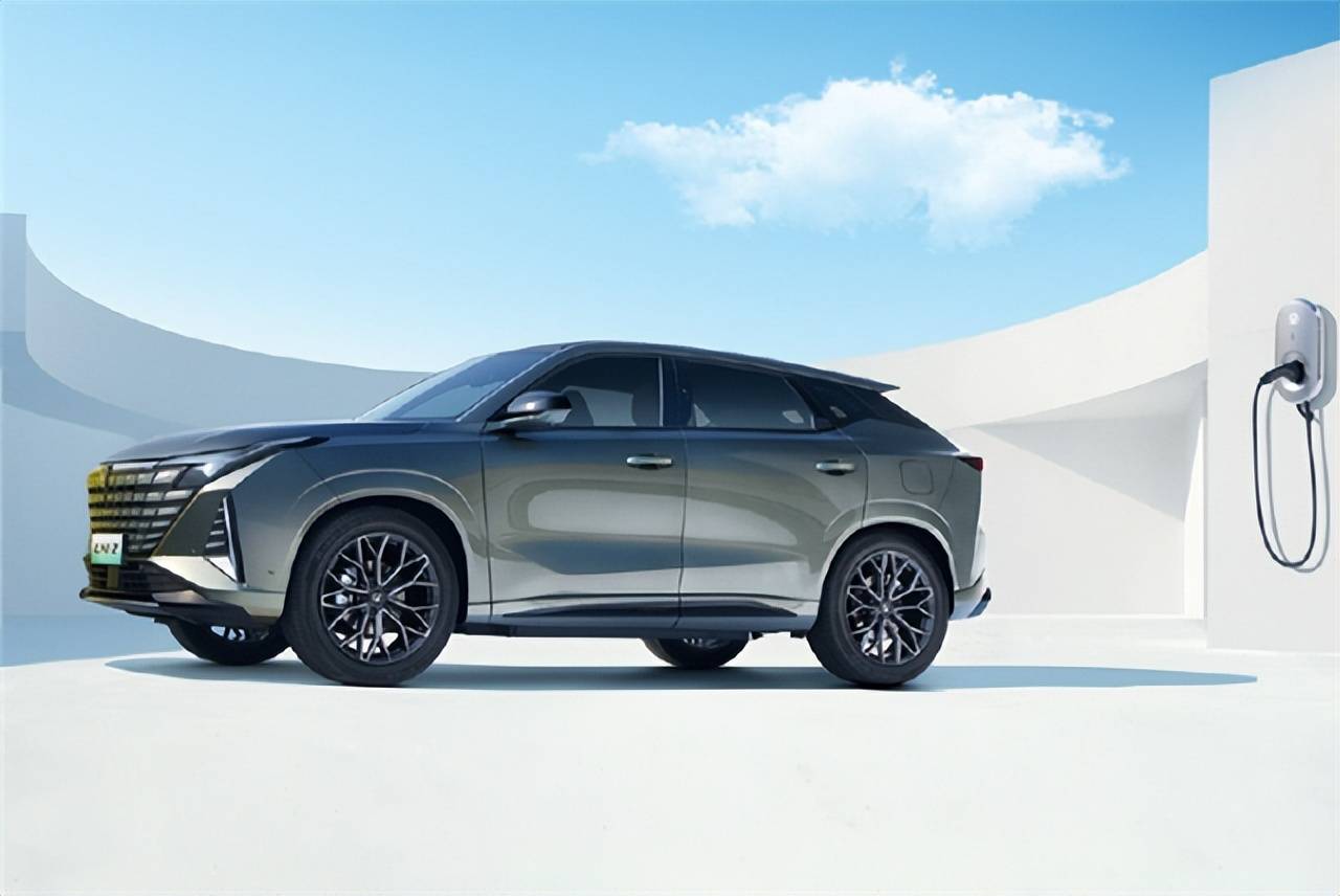 別只盯著宋PLUS,12萬(wàn)的長(zhǎng)安UNI-Z性價(jià)比更高