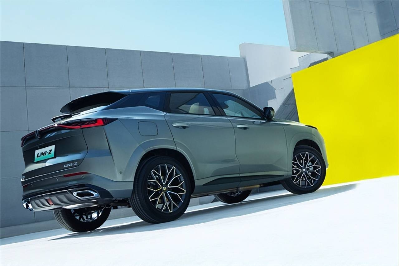 別只盯著宋PLUS,12萬(wàn)的長(zhǎng)安UNI-Z性價(jià)比更高