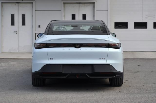 北汽“殺手锏”?風阻0.1925Cd,800V架構3.7S破百,麋鹿82.8km/h