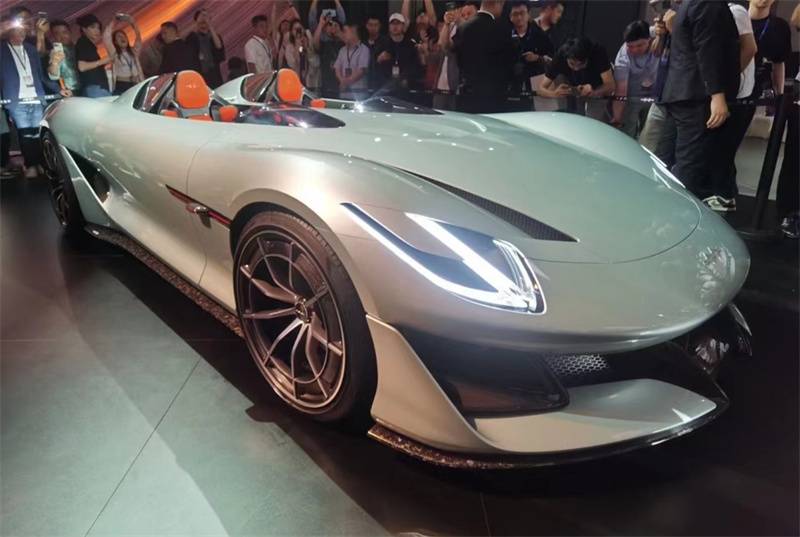 汽車界“文藝復興”來了!方程豹產品矩陣齊亮相