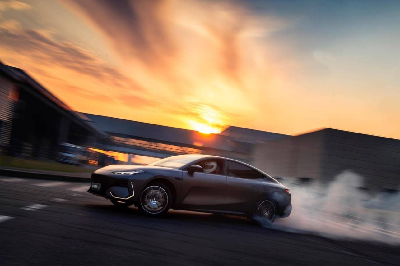 16-22萬級必看吉利銀河E8,兩款龍騰版強勢來襲