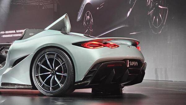 583硬派家族+SUPER 9跑車方程豹產(chǎn)品矩陣獻(xiàn)禮比亞迪30周年