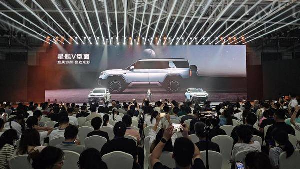 583硬派家族+SUPER 9跑車方程豹產(chǎn)品矩陣獻(xiàn)禮比亞迪30周年