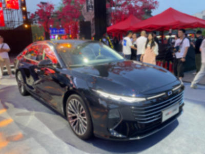 奔騰B70龍騰版上市,低價享高配,能否力壓主流合資品牌