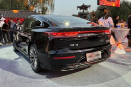 奔騰B70龍騰版上市,低價享高配,能否力壓主流合資品牌