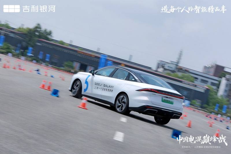 吉利銀河L7、L6龍騰版對比試駕會成都站圓滿落幕