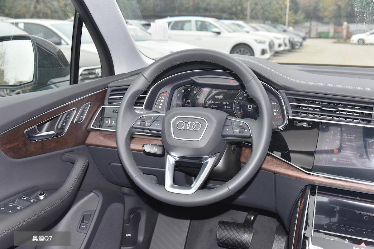 預(yù)算60萬買豪華SUV,林肯飛行家對比奧迪Q7,究竟誰更勝一籌?