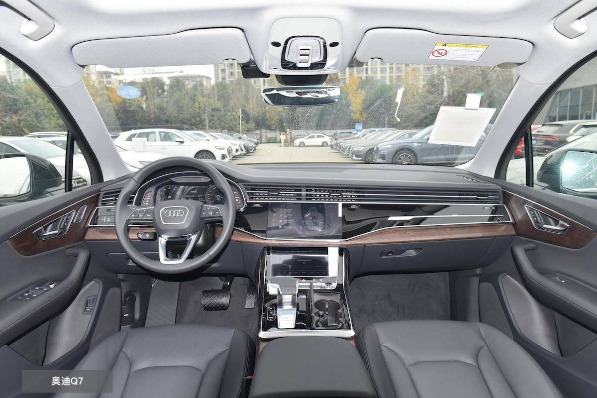 預(yù)算60萬買豪華SUV,林肯飛行家對比奧迪Q7,究竟誰更勝一籌?