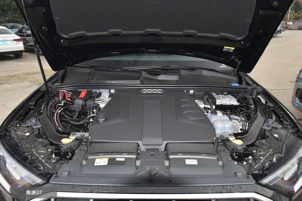 預(yù)算60萬買豪華SUV,林肯飛行家對比奧迪Q7,究竟誰更勝一籌?