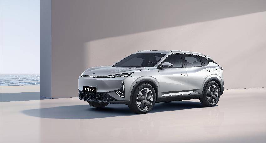 中國首個續航突破2000km的混動SUV風神L7開售 12.89萬起