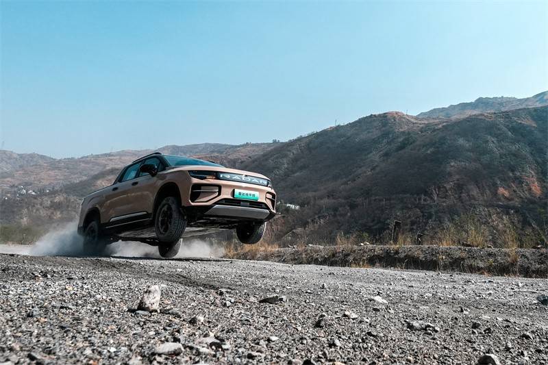 吉利雷達(dá)榮獲 “國際級品質(zhì)創(chuàng)新—汽車工業(yè)巔峰獎”