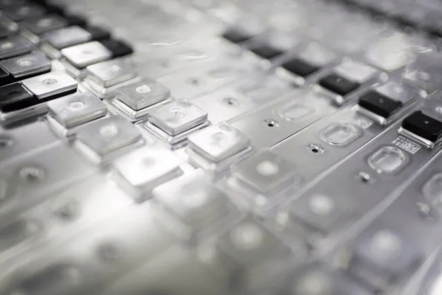 鋰電業新政:告別盲目擴張,研發投入不低于3%