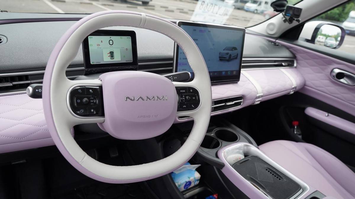 智能遙控泊車+L2級智駕輔助!十萬級的東風納米01太卷了