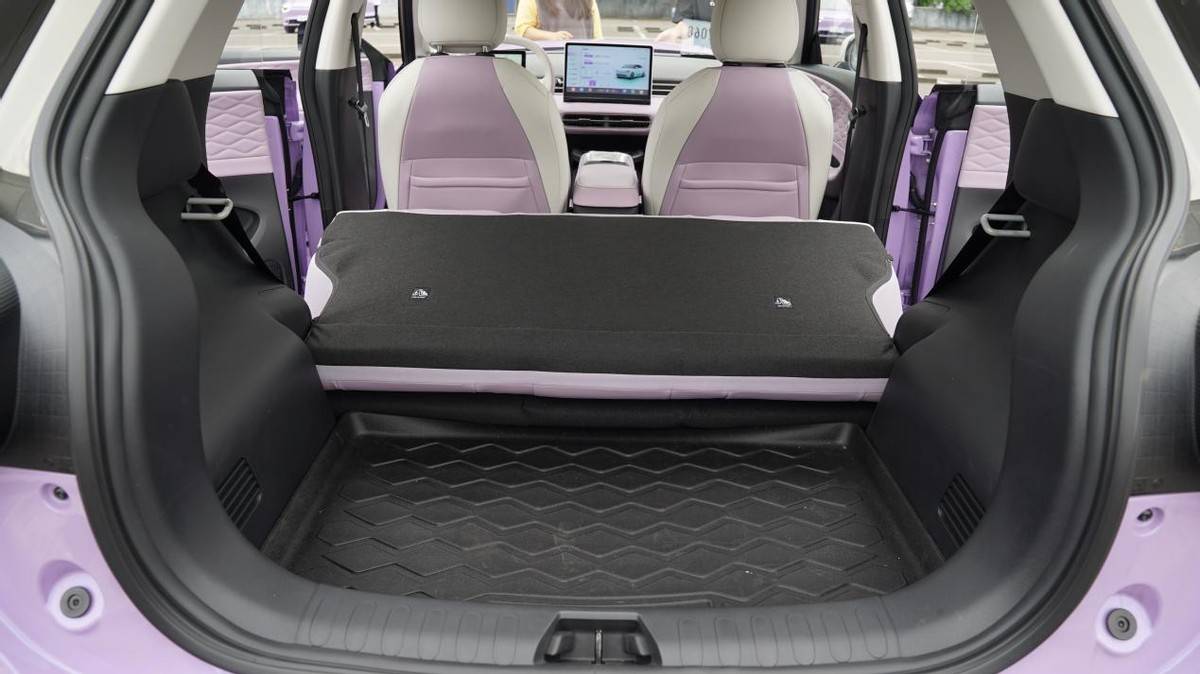 智能遙控泊車+L2級智駕輔助!十萬級的東風納米01太卷了