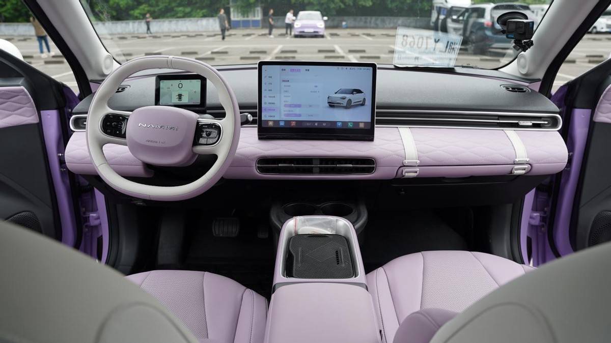 智能遙控泊車+L2級智駕輔助!十萬級的東風納米01太卷了