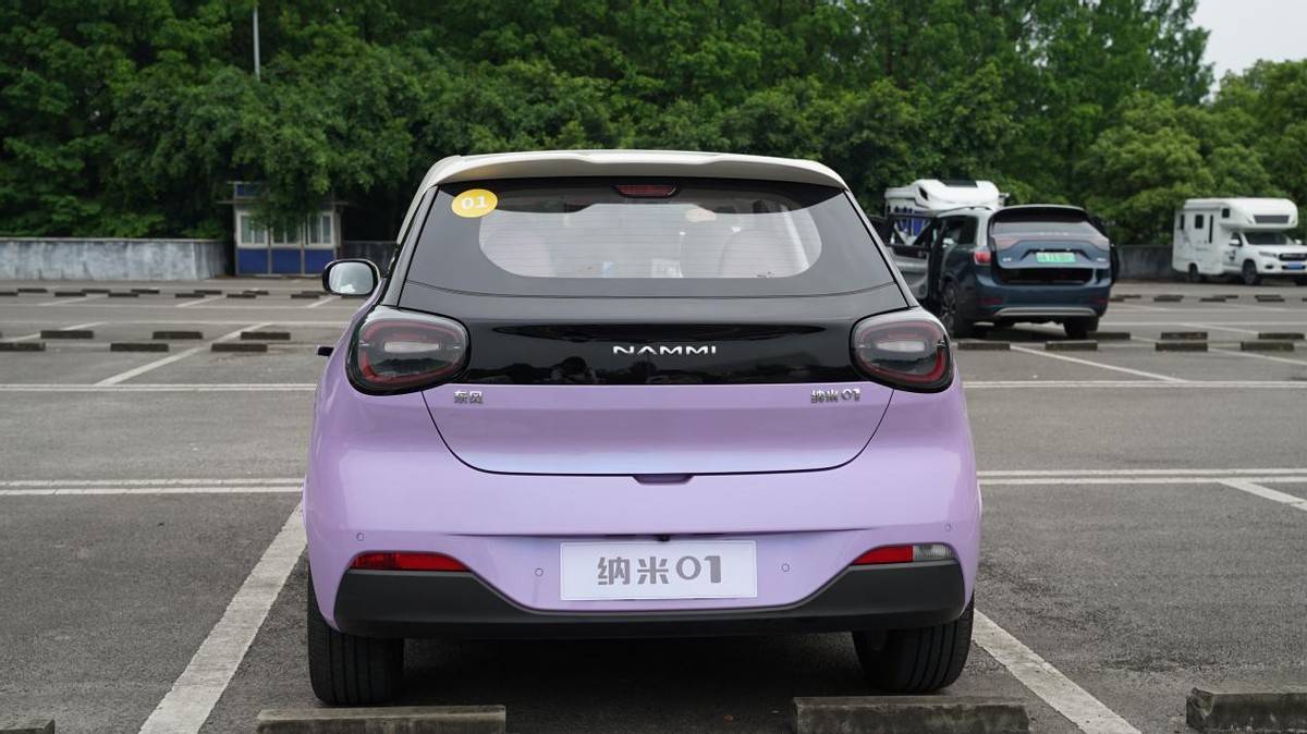 智能遙控泊車+L2級智駕輔助!十萬級的東風納米01太卷了