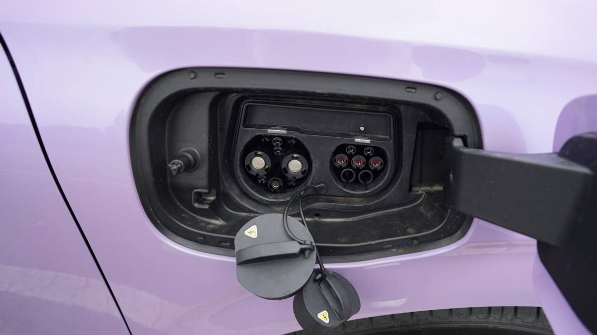 智能遙控泊車+L2級智駕輔助!十萬級的東風納米01太卷了