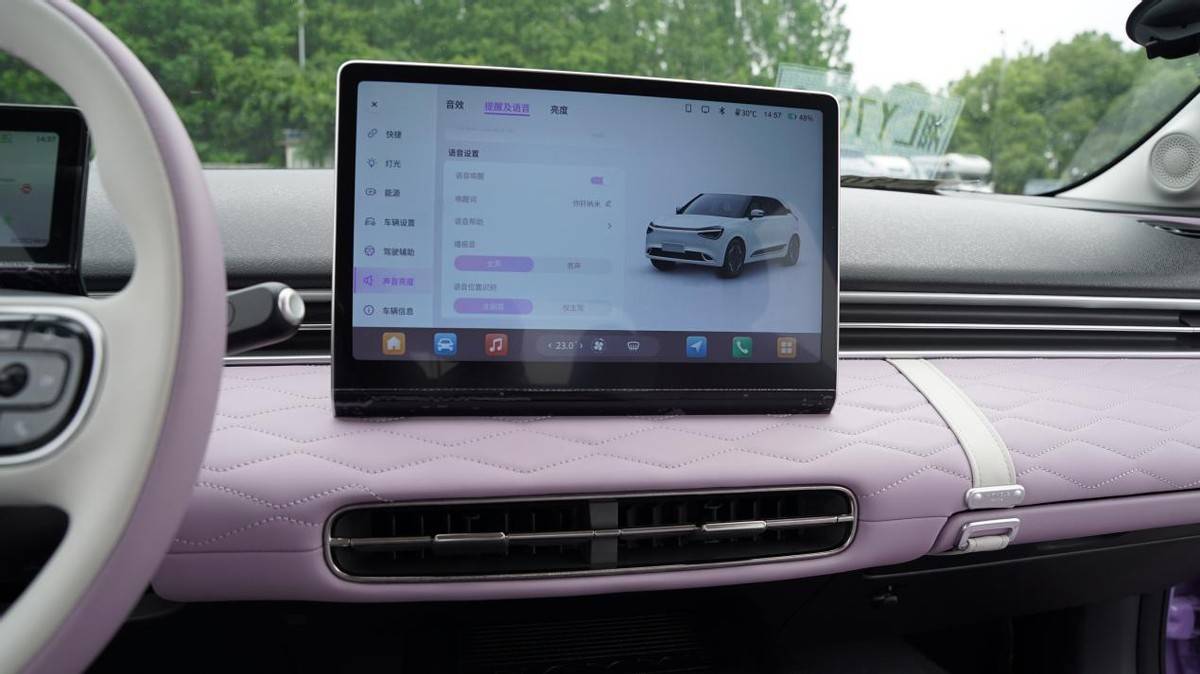 智能遙控泊車+L2級智駕輔助!十萬級的東風納米01太卷了