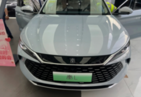 走親民路線,比亞迪秦L顏值挺帥,發(fā)光BYD尾標(biāo)簡約