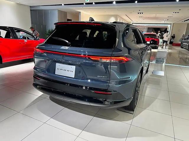 豐田皇冠SUV終于登場，混動引擎更給力，霸氣側(cè)漏-有駕