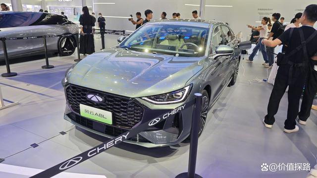 實力不輸秦L，奇瑞風云A8L街頭實拍圖曝光，預計10萬內起售-有駕