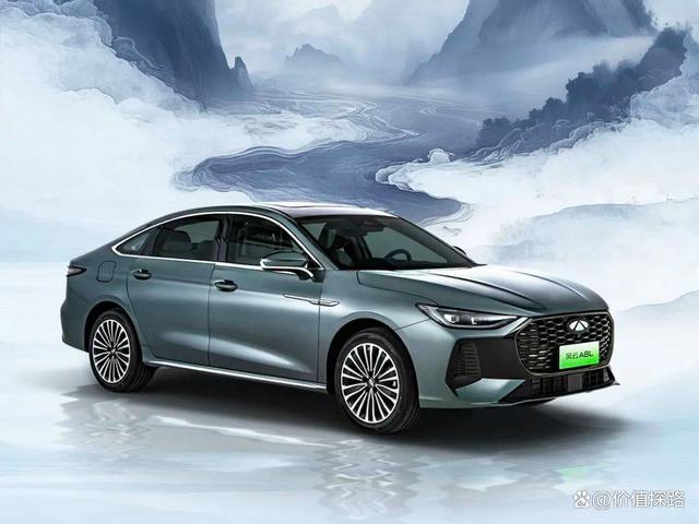 實力不輸秦L，奇瑞風云A8L街頭實拍圖曝光，預計10萬內起售-有駕