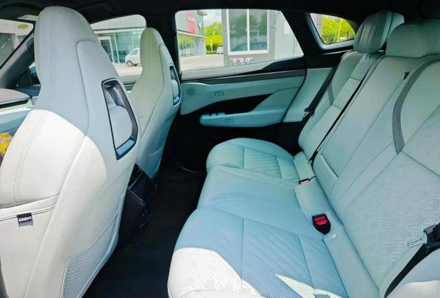 從智能到動力,2025款極氪001和特斯拉Model Y哪個更強(qiáng)?