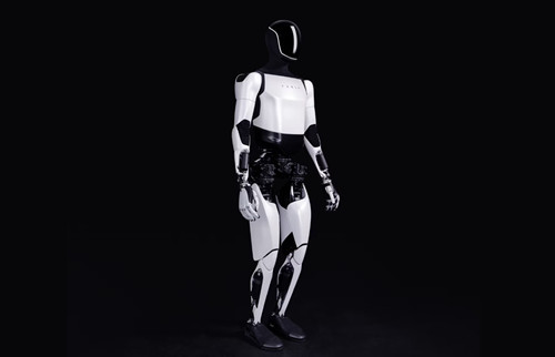 馬斯克:Optimus人形機器人明年產量有望提升10倍 生產5萬到10萬臺