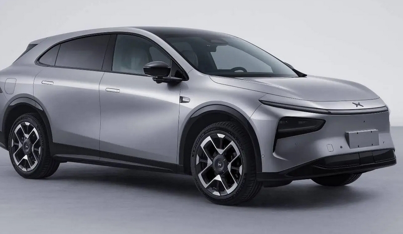 小鵬G7申報(bào)圖曝光:純電動(dòng)SUV新選擇,智能化與大空間兼?zhèn)?" alt="" loading="lazy" data-href="" /></p>
<p>外觀方面,小鵬G7采用了與+相同的設(shè)計(jì)語(yǔ)言,搭載分體式大燈。上方是弧形的貫穿式LED燈帶,下方的遠(yuǎn)近光燈組與導(dǎo)流槽融為一體,整體造型十分犀利。車頭下方配備了寬大的熏黑進(jìn)氣口,進(jìn)一步增強(qiáng)了車頭的運(yùn)動(dòng)感。</p>
<p><img src="http://www.abc8000.com/uploads/image/2025/0111/213002C481.jpg" title=