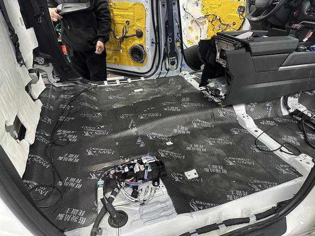 清除噪音 杭州元音改豐田坦途汽車隔音改裝大白鯊