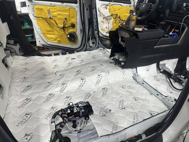 清除噪音 杭州元音改豐田坦途汽車隔音改裝大白鯊