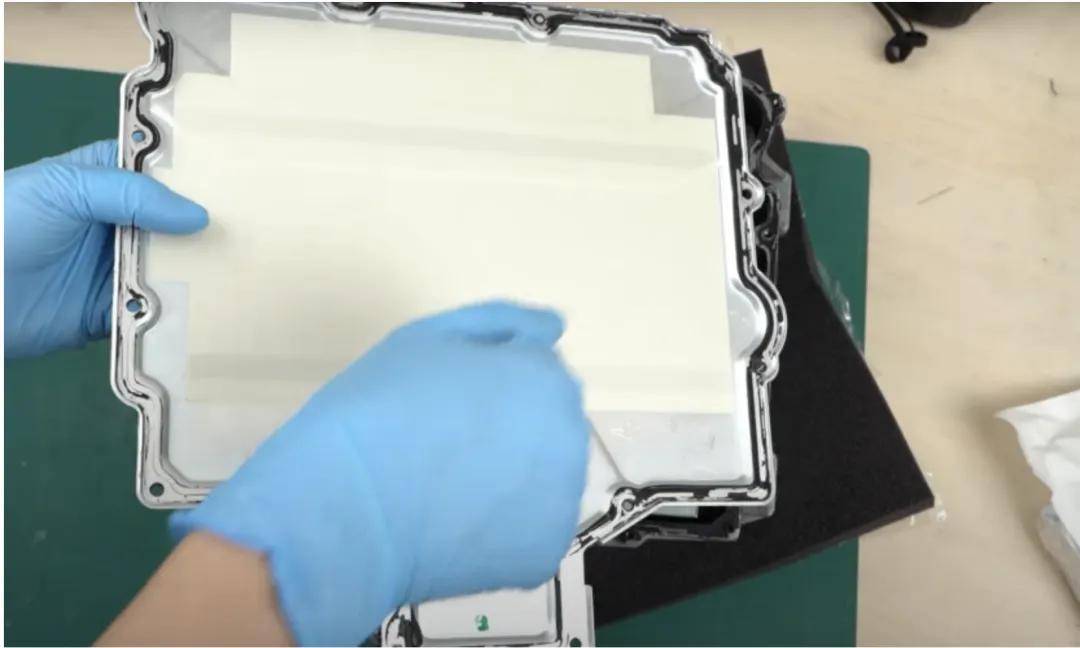 拆解奧迪e-tron逆變器:一個德國車居然用上了日本的模塊