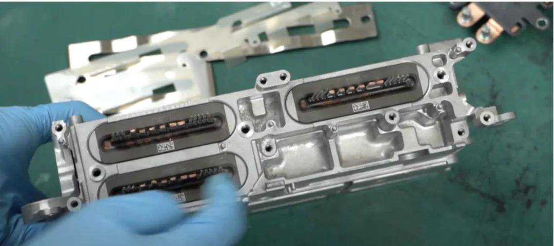 拆解奧迪e-tron逆變器:一個德國車居然用上了日本的模塊