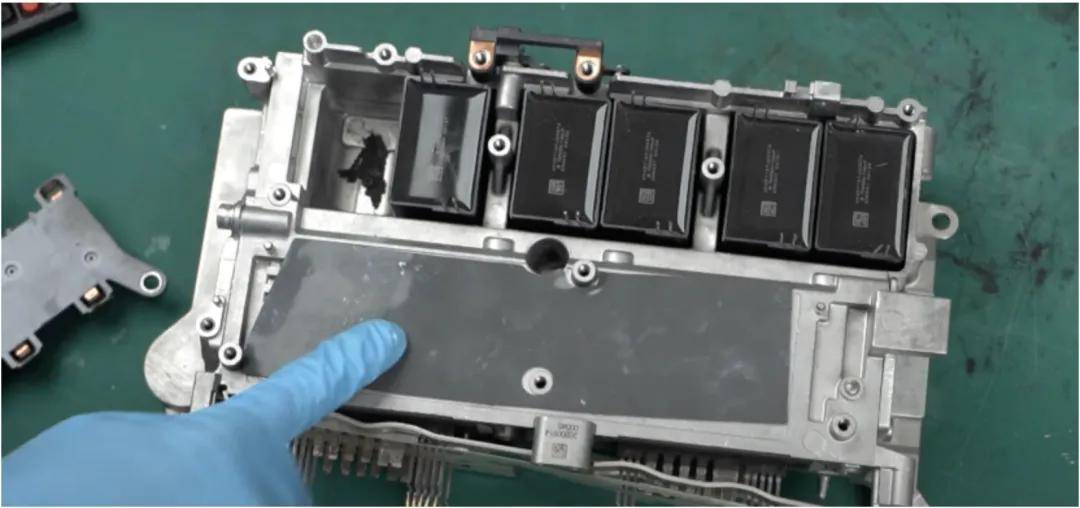 拆解奧迪e-tron逆變器:一個德國車居然用上了日本的模塊