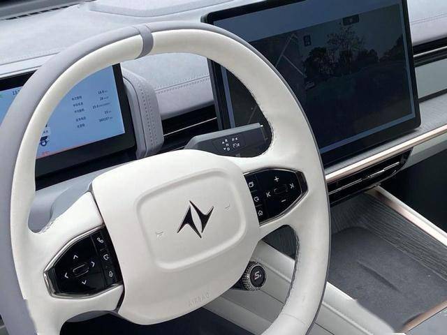 軸距近3米的轎跑車,續航1300km,僅售13萬多,還要啥比亞迪漢?