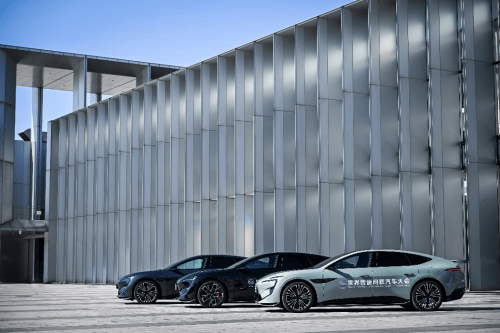 長安汽車給到雙動力選擇,阿維塔11增程上市