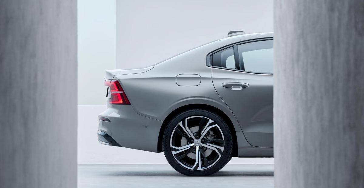 風格差別大,沃爾沃S60跟3系選誰合適?