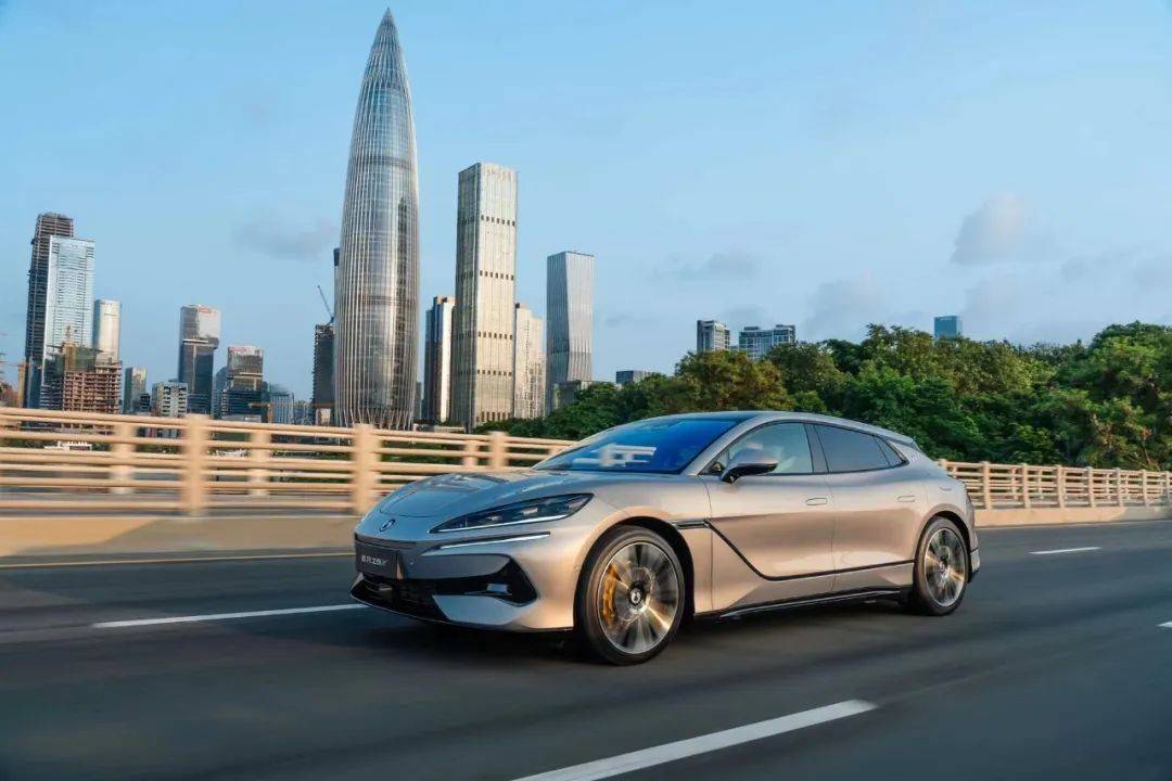 2024年銷量突破:比亞迪如何成為新能源汽車的世界冠軍?