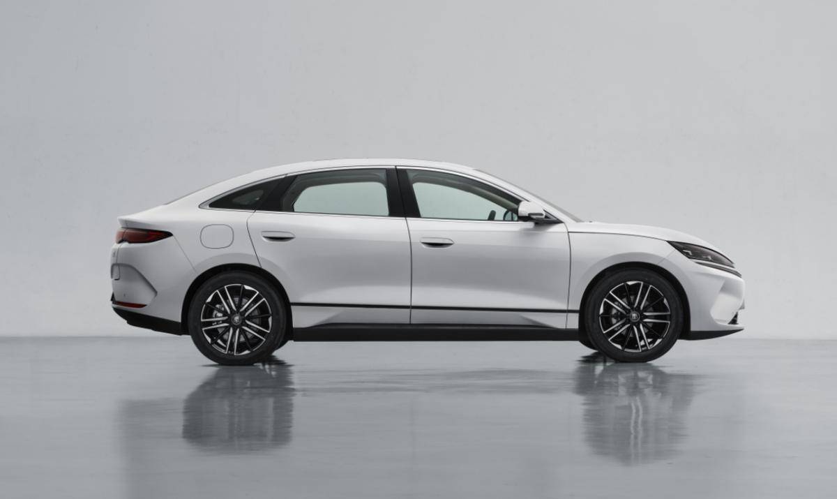 秦L EV申報信息曝光,劍指15萬級中型轎車市場,這實力又穩了