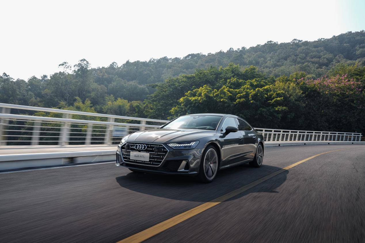 拒絕刻板印象 上汽奧迪A7L VS寶馬5系誰更值得?