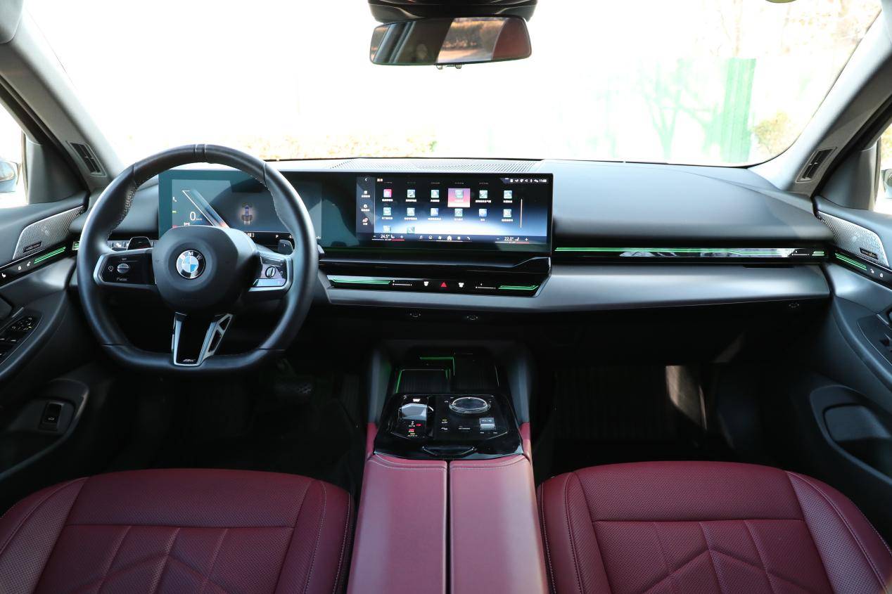 拒絕刻板印象 上汽奧迪A7L VS寶馬5系誰更值得?