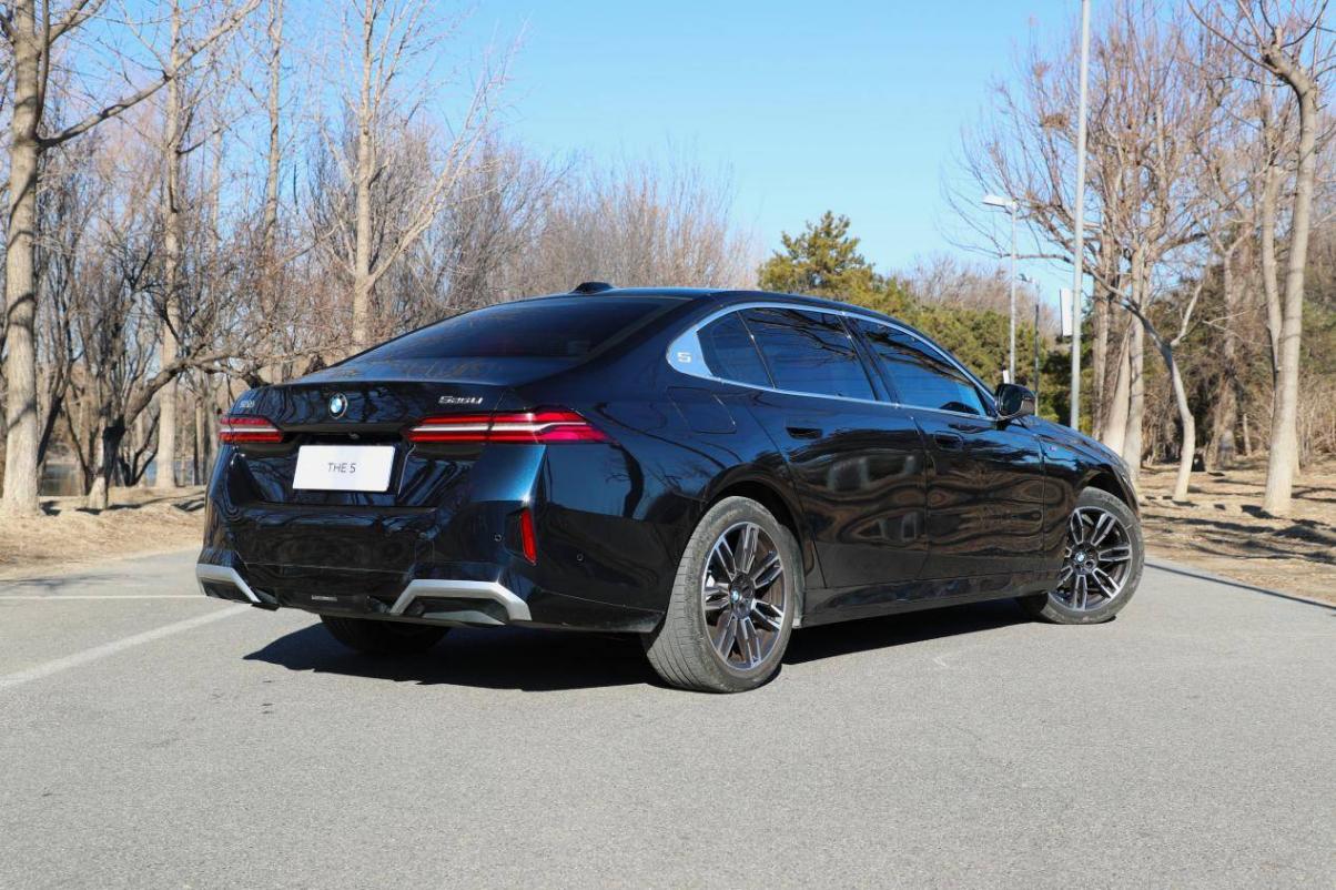 拒絕刻板印象 上汽奧迪A7L VS寶馬5系誰更值得?