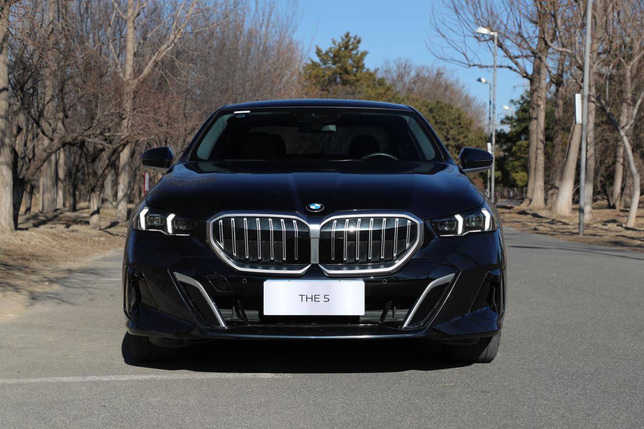 拒絕刻板印象 上汽奧迪A7L VS寶馬5系誰更值得?